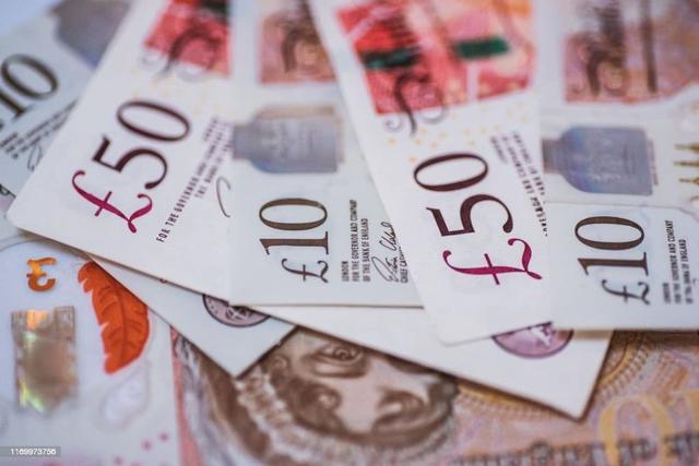 UK Wage Growth Propels Pound to 15-Month High